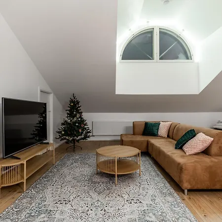 Kammi - Spacious Penthouse In The Downtown With Sauna Rovaniemi